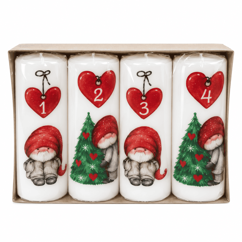 ADVENTSLYS "NISSE MED HUER" fire hvide adventslys med julenisser og røde hjerter