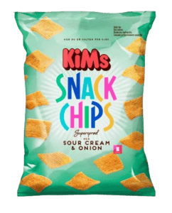 Kims Snack Chips Sour Cream & Onien i pose