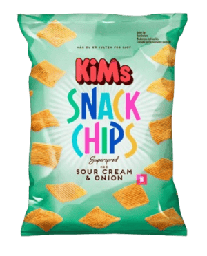 Kims Snack Chips Sour Cream & Onien i pose